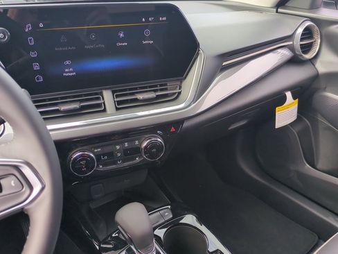 New 2026 Chevrolet Trax ACTIV w/ Sunroof Package FWD image 13
