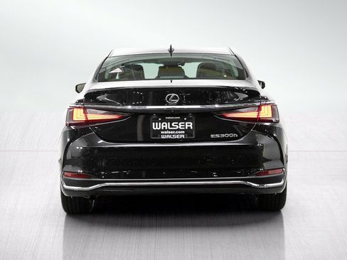 Used 2025 Lexus ES 300h FWD image 4