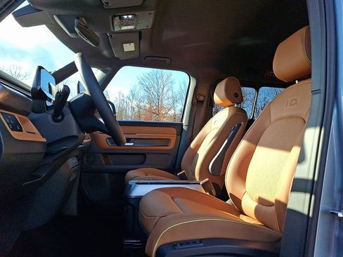 New 2025 Volkswagen ID. Buzz Pro S image 8