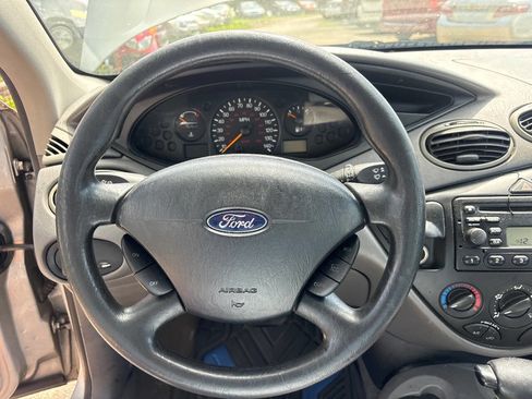 Used 2002 Ford Focus SE FWD image 11
