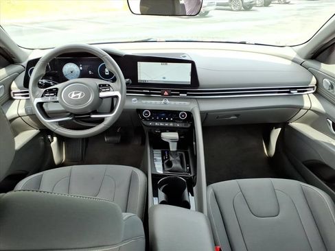 Used 2025 Hyundai Elantra SEL FWD image 25
