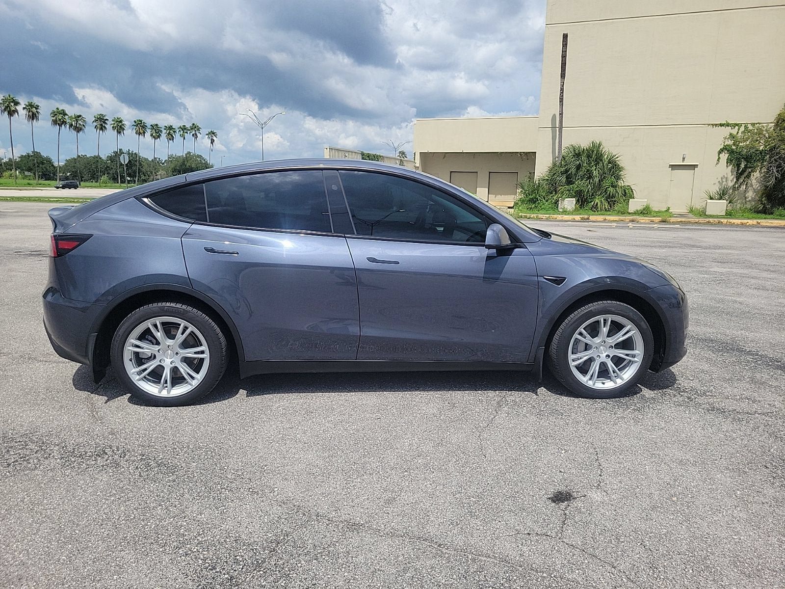 Used 2023 Tesla Model Y Long Range AWD/4WD image 6