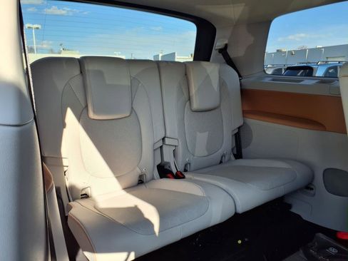 New 2025 Volkswagen ID. Buzz 1st Edition image 8