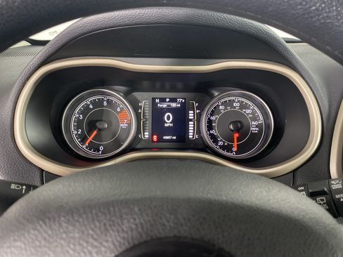 Used 2018 Jeep Cherokee Latitude w/ Safety Group AWD/4WD image 32