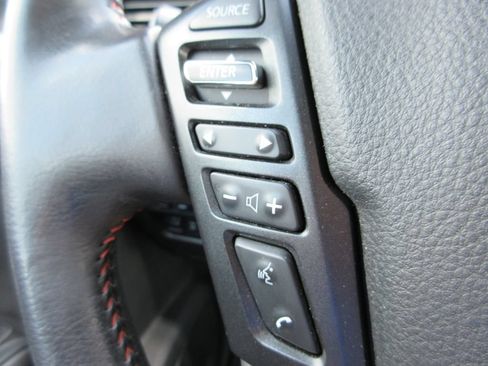 Used 2021 Nissan Titan PRO-4X w/ Pro-4x Convenience Package AWD/4WD image 37
