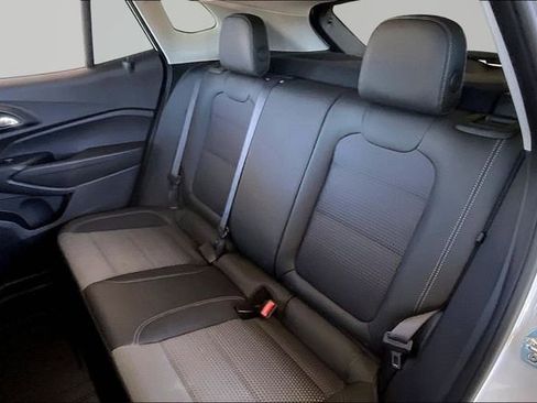 Used 2025 Chevrolet Trax LT FWD image 16