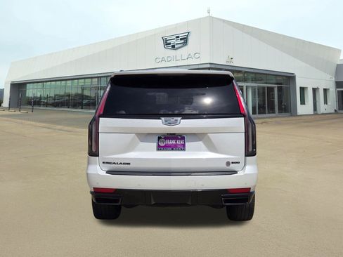 Used 2023 Cadillac Escalade Sport Platinum AWD/4WD image 5