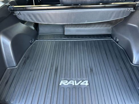 Used 2023 Toyota RAV4 XLE Premium image 17