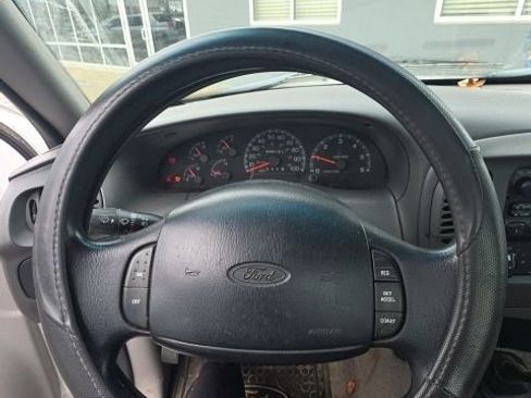 Used 1998 Ford F150 XLT image 16