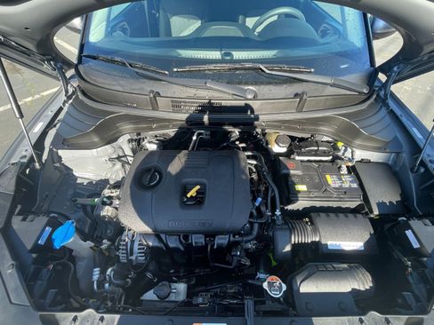 Used 2025 Kia Soul LX w/ LX Technology Package FWD image 30