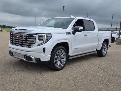 Used 2023 GMC Sierra 1500 Denali w/ Denali Reserve Package AWD/4WD image 1