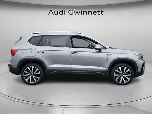 Used 2024 Volkswagen Taos SE image 4