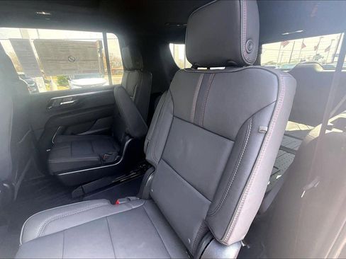 New 2026 Chevrolet Suburban RST w/ RST Capability Package image 10