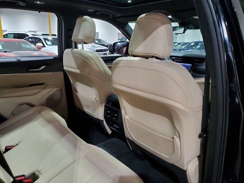 Used 2023 Jeep Grand Cherokee Limited w/ Luxury Tech Group II AWD/4WD image 20