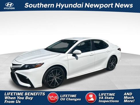Used 2024 Toyota Camry SE FWD image 1