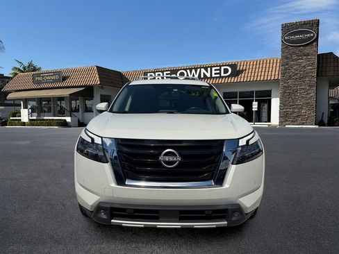 Used 2022 Nissan Pathfinder SL FWD image 2