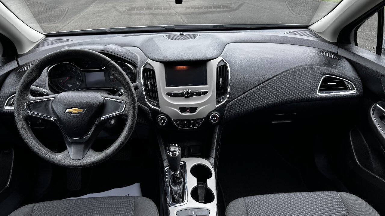 Used 2018 Chevrolet Cruze LS FWD image 11