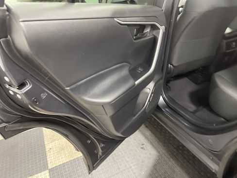 Used 2022 Toyota RAV4 LE image 15