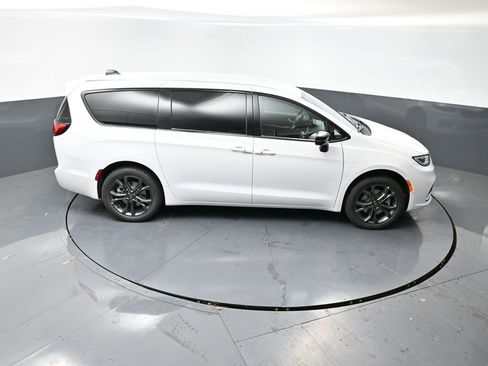New 2026 Chrysler Pacifica Select image 25