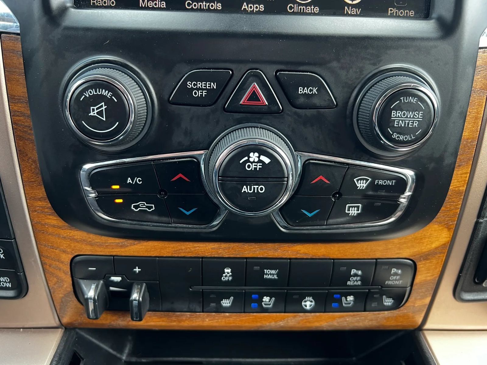 Used 2014 RAM 1500 Laramie Longhorn w/ Convenience Group AWD/4WD image 22
