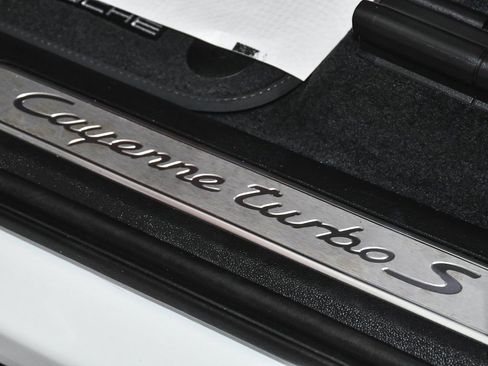 Used 2023 Porsche Cayenne Turbo S image 12