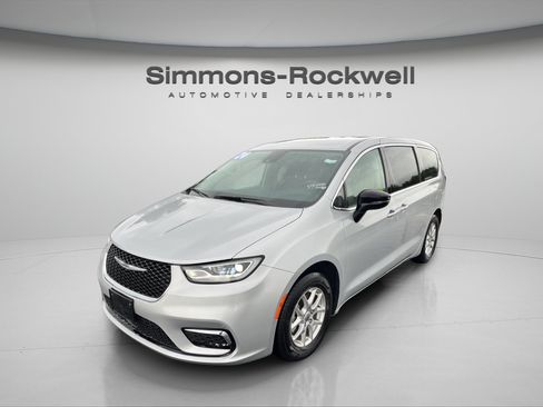 Used 2024 Chrysler Pacifica Touring-L FWD image 1