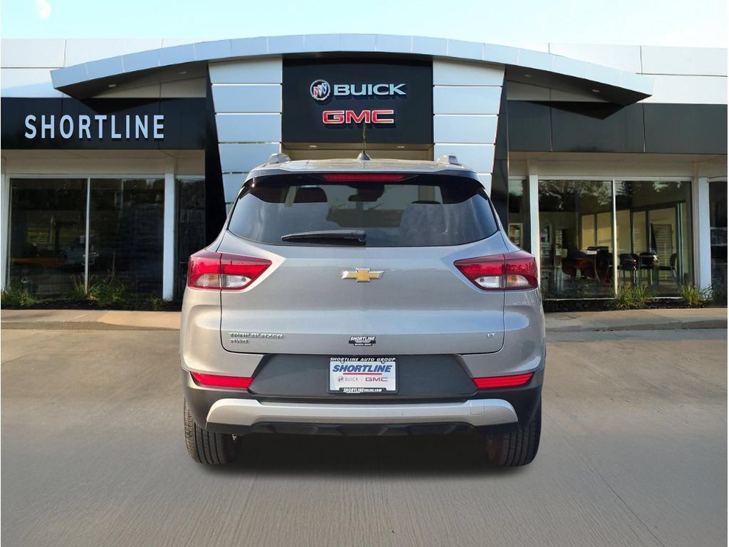 Used 2025 Chevrolet TrailBlazer LT AWD/4WD image 4