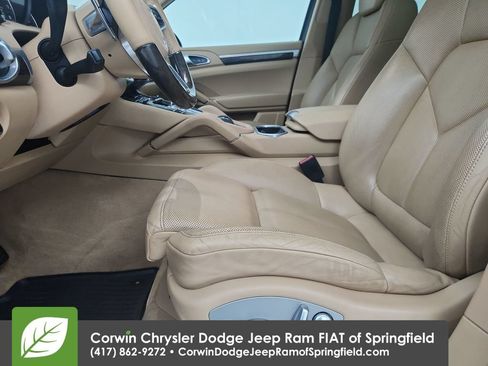 Used 2016 Porsche Cayenne AWD/4WD image 12