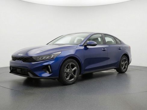 Used 2025 Kia K4 FWD image 3