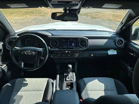 Used 2022 Toyota Tacoma TRD Sport w/ Black Out Package (TMS) AWD/4WD image 27