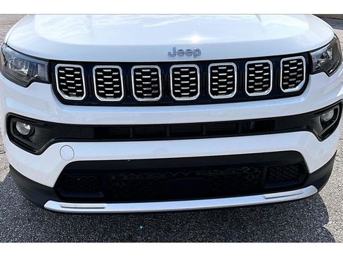 Used 2026 Jeep Compass Limited AWD/4WD image 34