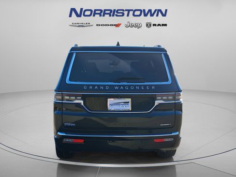 Certified 2024 Jeep Grand Wagoneer Series III w/ Rear Seat Video Group 1 image 5