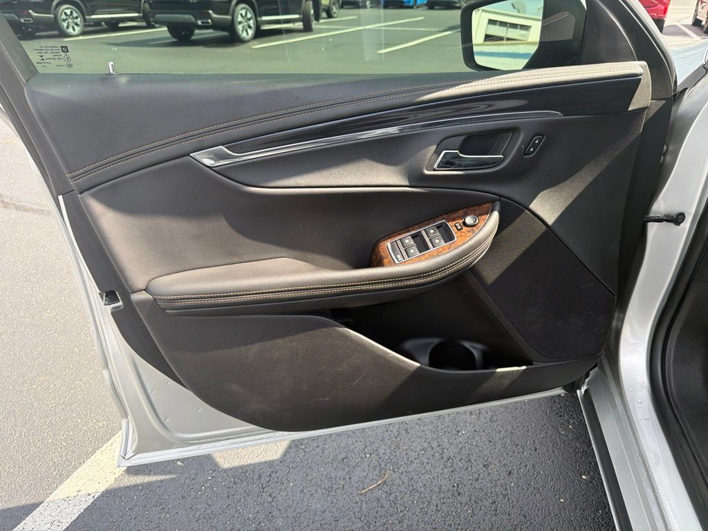 Used 2015 Chevrolet Impala LT w/ Convenience Package FWD image 17