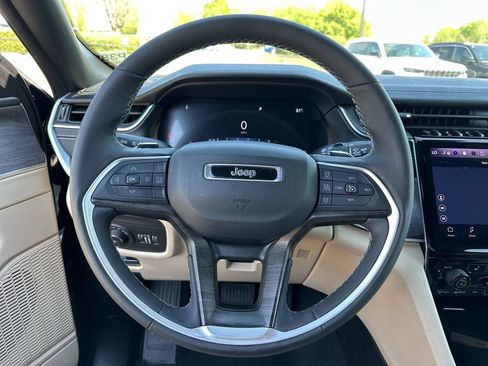 Certified 2025 Jeep Grand Cherokee L Limited w/ Trailer Tow Package image 12