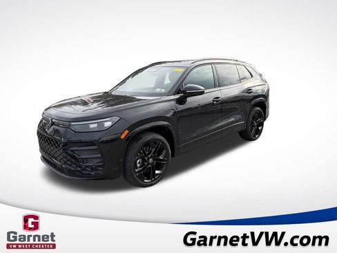 Used 2025 Volkswagen Tiguan SE R-Line image 1