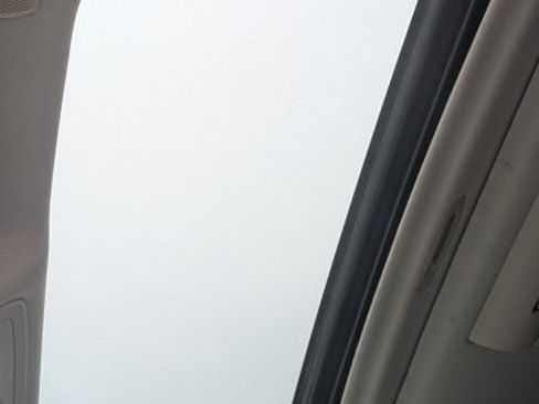 Used 2020 GMC Yukon XL SLT w/ Premium Edition image 16