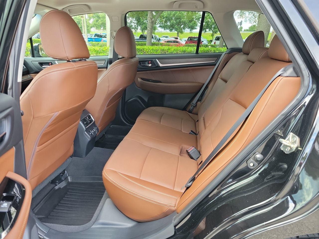 Used 2019 Subaru Outback 3.6R Touring AWD/4WD image 11