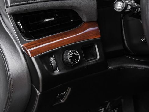 Used 2019 Cadillac Escalade ESV Premium Luxury RWD image 26