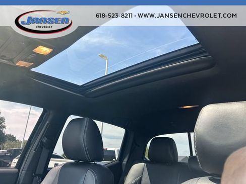 Used 2017 Toyota Tacoma TRD Sport AWD/4WD image 18