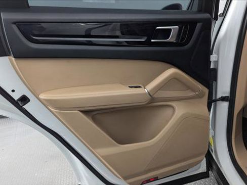 Used 2019 Porsche Cayenne image 16