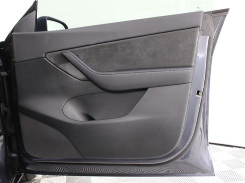 Used 2021 Tesla Model Y Long Range image 21