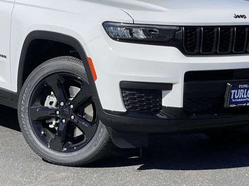 New 2025 Jeep Grand Cherokee L Laredo image 3