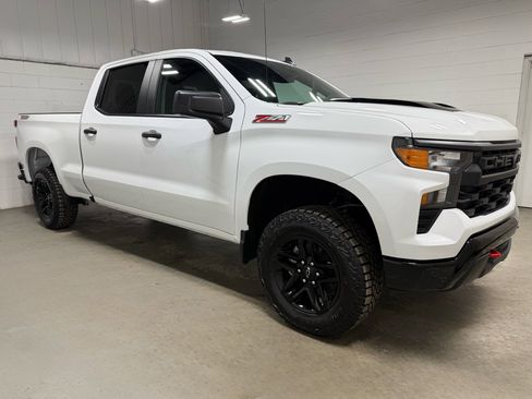 Used 2026 Chevrolet Silverado 1500 Custom Trail Boss AWD/4WD image 3