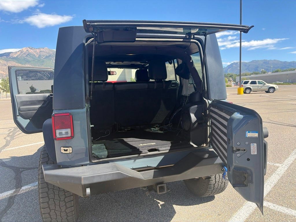Used 2014 Jeep Wrangler Unlimited Rubicon w/ Connectivity Group AWD/4WD image 30