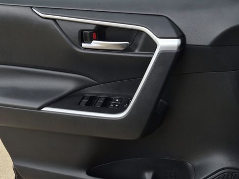 Used 2019 Toyota RAV4 XLE image 24