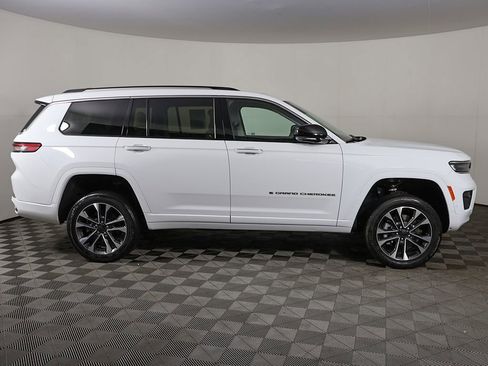 Used 2023 Jeep Grand Cherokee L Overland w/ Advanced Protech Group III AWD/4WD image 24