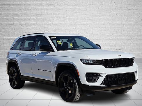 New 2025 Jeep Grand Cherokee Altitude image 6