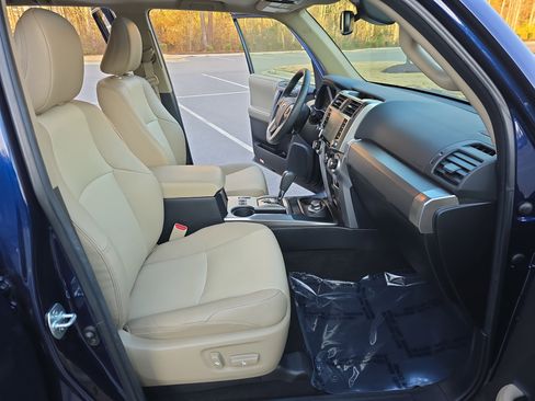 Used 2020 Toyota 4Runner SR5 Premium image 10