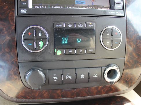 Used 2011 GMC Yukon Denali image 31