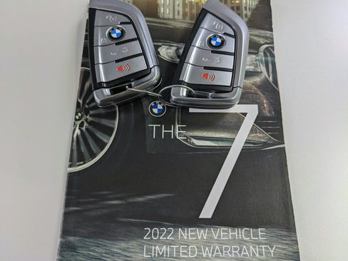 Used 2022 BMW 750i xDrive w/ Executive Package AWD/4WD image 39